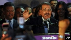 El presidente de República Dominicana, Danilo Medina, escuchó la historia de jóvenes de padres haitianos, pero nacidos en su país, discriminados por sus orígenes.