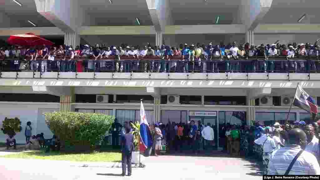 Chegada de Afonso Dhlakama à Beira. Outubro 2014