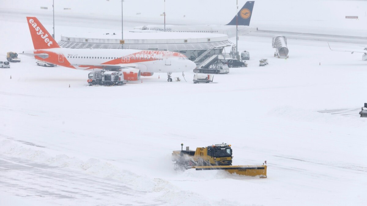 Roads Airports Closed Across Britain Geneva Airport Reopens