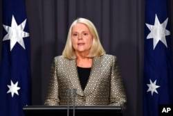 Menteri Dalam Negeri Australia Karen Andrews berpidato dalam konferensi pers di Gedung Parlemen di Canberra, Australia, Rabu, 24 November 2021. (Foto: Mick Tsikas/AAP Image via AP)