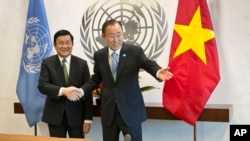 Tổng thư ký LHQ Ban Ki-moon và Chủ tịch nước Việt Nam Trương Tấn Sang tại trụ sở Liên Hiệp Quốc ngày 24 tháng 9, 2015. 