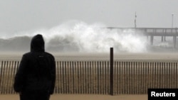 Suasana pantai di New Jersey Minggu sore (28/10). Badai Sandy diperkirakan akan menghantam wilayah pantai Timur Amerika, termasuk New Jersey, Senin Malam (29/10).