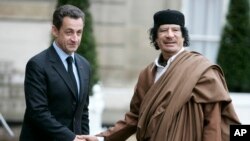 Tsohon shugaban Faransa Nocolas Sarkozy da marigayi shugaban Libya Ghadafi