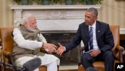 미국을 방문한 나렌드라 모디 인도 총리(왼쪽)가 7일 백악관에서 바락 오바마 미국 대통령과 만나 정상회담을 가졌다.