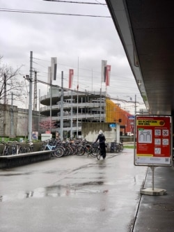 Оголошення про заходи безпеки під час карантину біля вокзалу Badischer Bahnhof