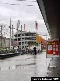 Оголошення про заходи безпеки під час карантину біля вокзалу Badischer Bahnhof