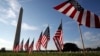 FILE - 5.000 bendera kecil AS yang melambangkan anggota militer aktif dan veteran yang meninggal karena bunuh diri, berjejer di National Mall, Rabu, 3 Oktober 2018, dalam aksi yang diprakarsai oleh Veteran Irak dan Afghanistan Amerika (IAVA), di Washington. (Jacquelyn Martin/AP)