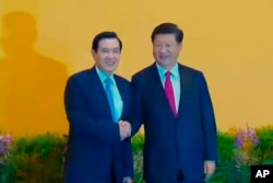 中國國家主席習近平和台灣總統馬英九2015年11月7日在新加坡正式握手會晤。
