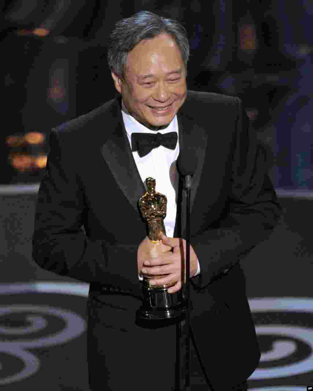 Ang Lee accepts the award for best directing for &quot;Life of Pi&quot;.