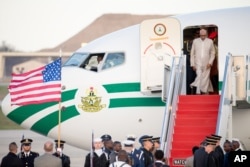 FILE - Nigerian President Muhammadu Buhari arrives at Andrews Air Force Base, Maryland, March 30, 2016. Buhari is in Washington to attend the Nuclear Security Summit.