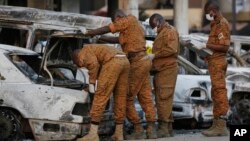 Des forces de l'ordre au lendemain des attaques de Ouagadougou le 15 janvier 2016