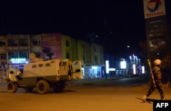 Army forces drive near Hotel Splendid in Burkina Faso's capital Ouagadougou, after gunmen stormed the hotel and took several hostages January 15, 2016