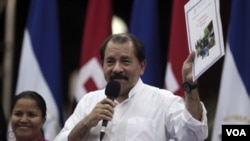 Daniel Ortega entregó más de 10 mil títulos de propiedad en barrios de escasos recursos.