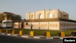 Văn phòng của nhóm Taliban, Afghanistan trong thủ đô Doha của Qatar, được nhóm này cho biết đã đóng cửa để phản đối Qatar cho tháo cờ và gỡ bỏ bảng tên