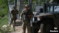 Tentara Garda Nasional dari negara bagian Texas sedang mengawasi perbatasan AS-Meksiko (foto: ilustrasi).