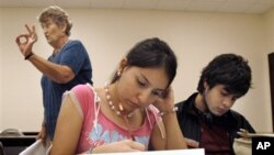 Students at the University of Texas-Southmost College work on a writing assignment in an English as a Second Language class in 2006