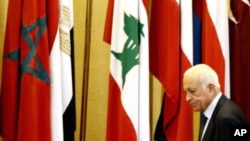 Arab League chief Nabil Elaraby attends the body's meeting at its headquarters in Cairo, August 27, 2011