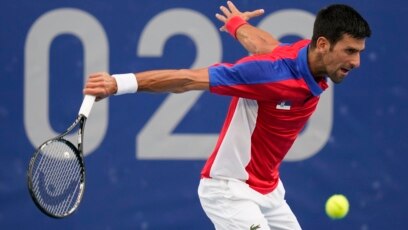 Novak Djokovic người Serbia (trong ảnh) thi đấu với với Alexander Zverev người Đức tại Thế vận hội Tokyo.