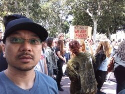 Anh Huỳnh Văn Phụ tham gia vào một cuộc biểu tình kêu gọi chính phủ hành động chống biến đổi khí hậu hôm 15/3/2019 ở California. (Photo courtesy of Huynh Van Phu)