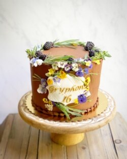 Baker, food stylist and photographer Lauren Cooper Allen uses edible flowers, such as violets, on her cakes and other baked treats. In this photo, she used pansies on a birthday cake.(Photo by Lauren Cooper Allen)