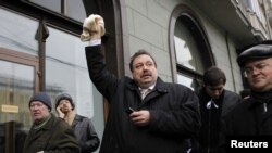 Member of Just Russia political party Gennady Gudkov, center, near Bolotnaya square, Moscow, Dec. 10, 2011.