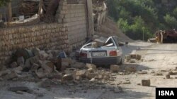 伊朗西部靠近伊拉克邊界地區發生強烈地震，汽車收到破壞。