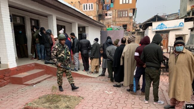 آرٹیکل 370 کے خاتمے کے بعد پہلی بار کشمیر میں الیکشن ہو رہے ہیں۔