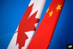 资料照：加拿大与中国国旗