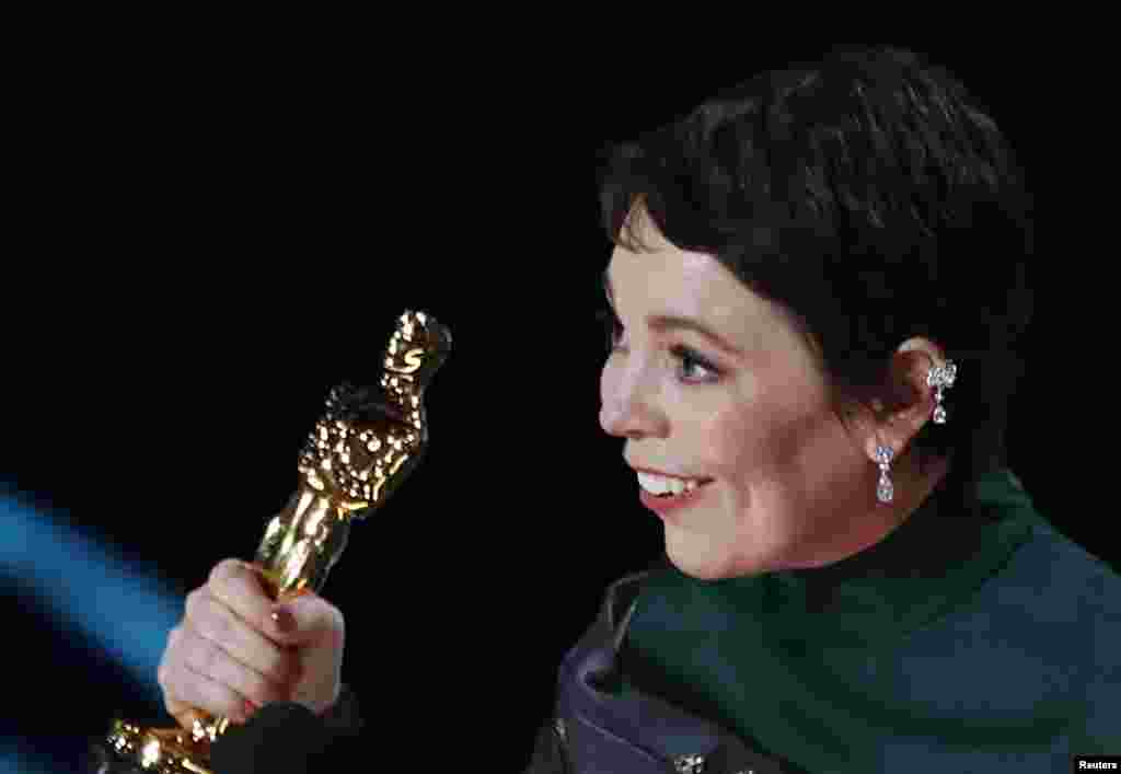 Olivia Colman accepts the Best Actress award for her role in &quot;The Favourite&quot; during the 91st Academy Awards at the Dolby Theatre in Hollywood, California, Feb. 24, 2019.