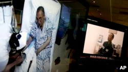FILE - Video clips show China's jailed Nobel Peace laureate Liu Xiaobo lying on a bed receiving medical treatment at a hospital, left, and Liu saying wardens take good care of him, on a computer screens in Beijing, June 29, 2017.