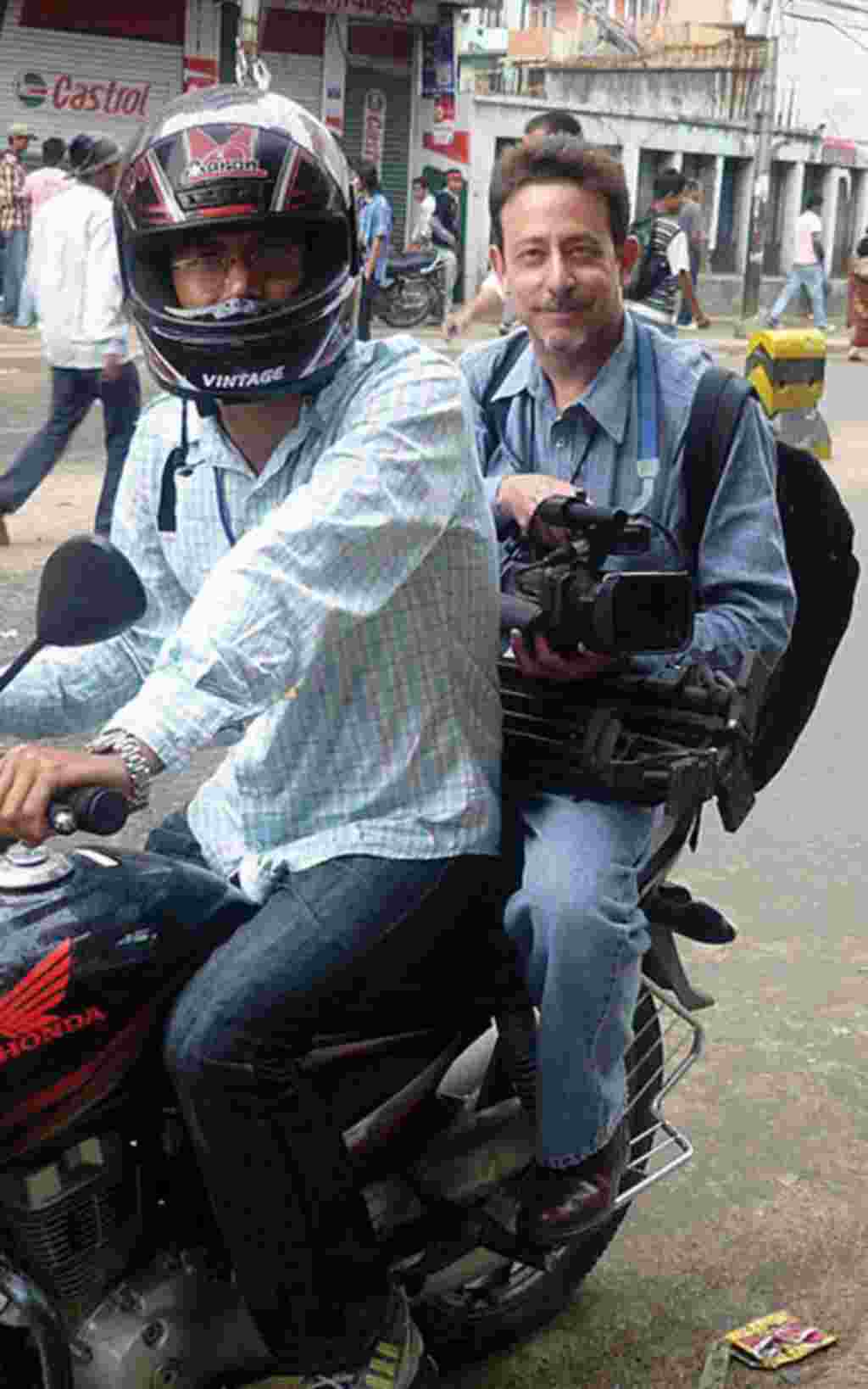 Reporter Steve Herman keeps his camera close while catching a ride.