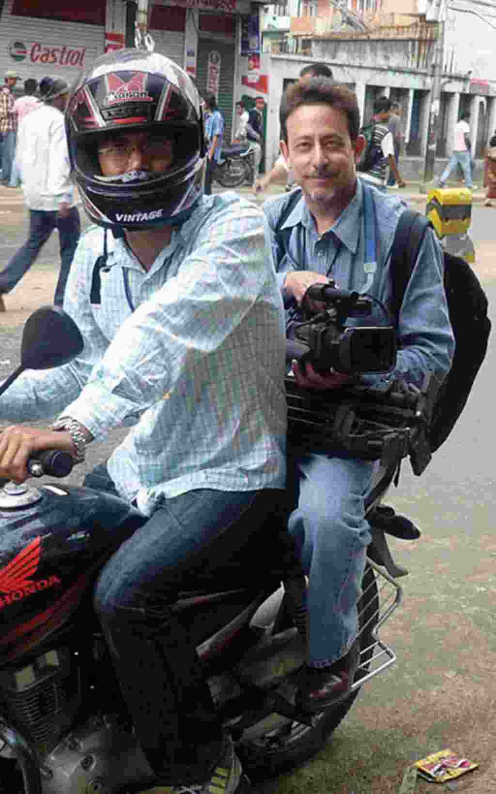 Reporter Steve Herman keeps his camera close while catching a ride. 