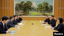 북한 김정은 국무위원장이 지난 5일 평양에서 정의용 청와대 국가안보실장이 이끄는 한국정부 대북특사단과 면담하고 있다.