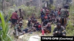 Tentara Pembebasan Nasional Papua Barat-Organisasi Papua Merdeka (TPNPB-OPM) saat berada di salah satu kawasan pegunungan Papua. 