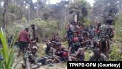 Tentara Pembebasan Nasional Papua Barat Organisasi Papua Merdeka (TPNPB-OPM) saat berada di salah satu kawasan pegunungan Papua. 