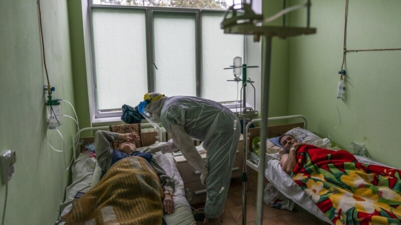 Ukraine Short on Doctors to Treat Coronavirus Infections