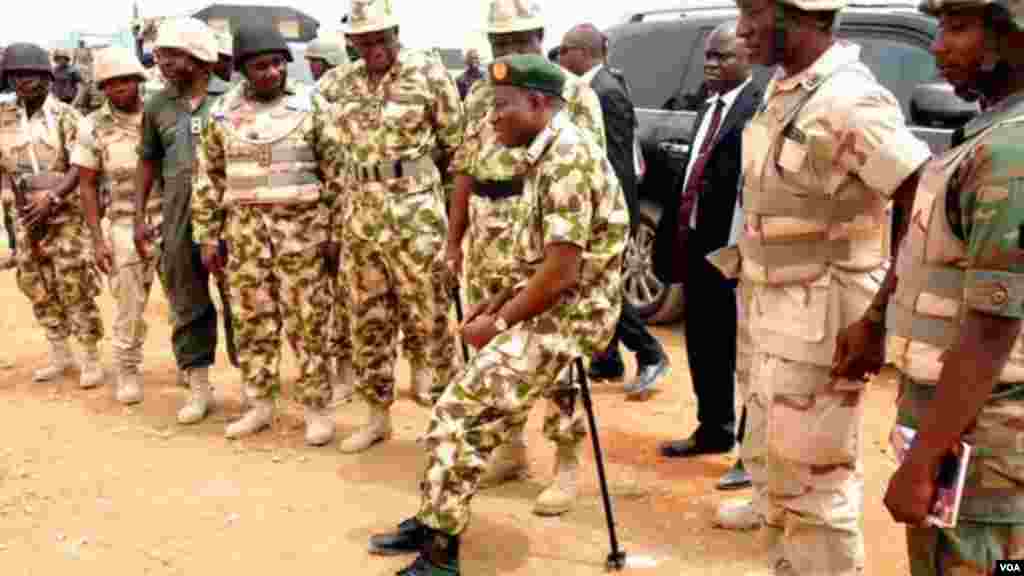 Shugaba Goodluck Jonathan ya ziyarci garin Baga dake jihar Borno, don yabawa dakarun Najeriya da suka kwato yankunan da a da suke hannun &lsquo;yan Boko Haram.