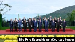 Presiden Joko Widodo berfoto bersama pemimpin negara kerjasama ekonomi Asia Pasifik (Asia Pacific Economic Cooperation, APEC) di Da Nang, Vietnam, Sabtu, 11 November 2017.