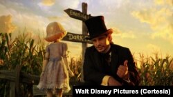 Casi 75 años después del "Mago de Oz" de Victor Fleming, los estudios Walt Disney recrearon los orígenes de Oz.