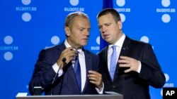 Estonian Prime Minister Juri Ratas (R) speaks with European Council President Donald Tusk, prior to addressing the media at the conclusion of an EU Digital Summit in Tallinn, Estonia, Sept. 29, 2017.