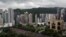 成千上萬的香港民眾2019年8月18日冒雨聚集在維多利亞公園要求港府進行民主與政治改革。