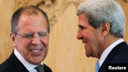 Ruski ministar inostranih poslova Sergej Lavrov i američki državni sekretar Džon Keri sastali su se na marginama APECa, u Indoneziji