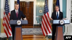 토니 블링컨 미 국무장관과 옌스 스톨텐베르그 북대서양조약기구(NATO·나토) 사무총장이 워싱턴 DC에서 18일 공동 기자회견을 했다.