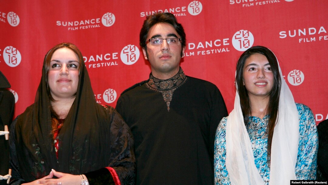 Putra-putri Benazir Bhutto, Bakhtawar Bhutto (kiri), Bilawal Bhutto Zardari (tengah), dan Aseefa Bhutto Zardari (kanan) di Park City, Utah 23 Januari 2010. (Foto: REUTERS/Robert Galbraith)