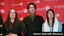 Putra-putri Benazir Bhutto, Bakhtawar Bhutto (kiri), Bilawal Bhutto Zardari (tengah), dan Aseefa Bhutto Zardari (kanan) di Park City, Utah 23 Januari 2010. (Foto: REUTERS/Robert Galbraith)