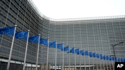 Флаги Евросоюза у здания его штаб-квартиры в Брюсселе (архивное фото) 