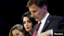 (L-R) Canadian Foreign Minister Chrystia Freeland, human rights lawyer Amal Clooney, and British Foreign Minister Jeremy Hunt listen to a question from a journalist during the Global Conference for Media Freedom in London, Britain, July 10, 2019. 