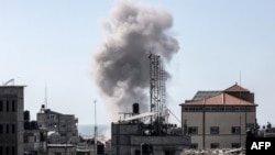 2024년 4월 21일 가자지구 남부 도시 라파에 대한 이스라엘의 공습으로 연기가 오르고 있다.