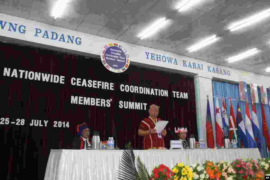 NCCT meeting and KNU leader Mu Too Sayphaw (Photo by Moe Zaw-VOA)