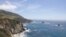 Big Sur rayoni. Tinch okeani bo'yidagi bu hudud mashhur turistik maskandir. Ispan tilidan tarjima qilganda "katta janub" ma'nosini beradi. O'tmishda ispan jamoalari endi ko'chib kelib, Monterey shahriga asos solgan. Sohilbo'yidagi bu hudud Montereydan janubda bo'lgani uchun "Big Sur" deya atala boshlagan.